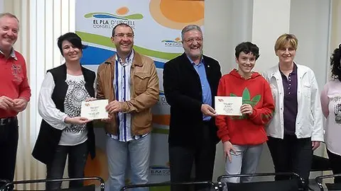 Els guanyadors de la gimcana entre els usuaris del comerç de Mollerussa.