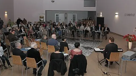 L'acte literari es va celebrar a la Sala de Ball del complex L'Amistat de Mollerussa.