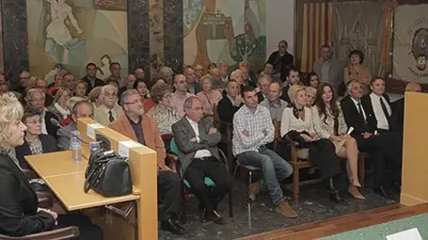 Familiars i mollerussencs van acompanyar l'homenatge a Miquel Polo.