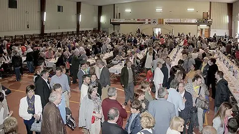 Al voltant de 800 persones participen el la Festa de les cassoles de Golmés.