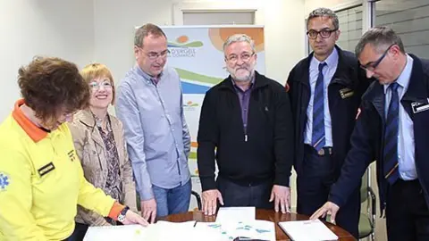 Francesc Fabregat, Jordi Solà, Belén Aceituno, presenten el document.