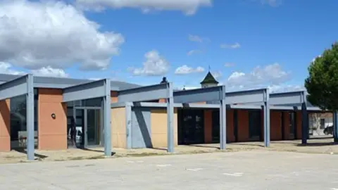 El Local del Jovent es troba a la zona esportiva i educativa del municipi del Palau.