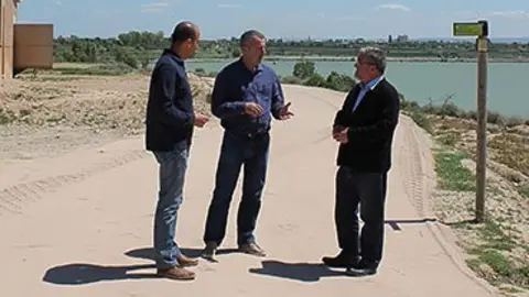 Francesc Fabregat visita les obres d'arranjament del camí de l'Estany.