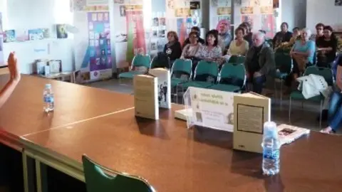Sílvia Soler a la biblioteca