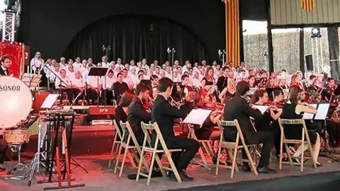 La Jove Orquestra de Ponent va acompanyar als Cantaires de Juneda.