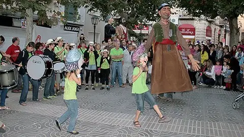 Celebració del Correllengua amb l'actuació dels gegants de Mollerussa.