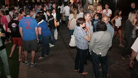 A partir de les 12de la nit les botigues obriran amb preus extraordinaria.