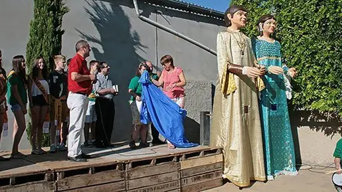 L&#39;alcalde Jordi calvís va presidir el bateig del gegantons Salvador i Montserrat.