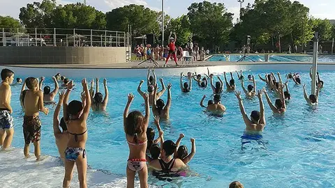 L&#39;activitat de la primera sesssió de Fitestiu a les piscines de Mollerussa.