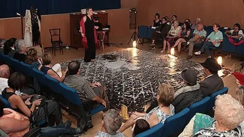L'obra es va representar al Teatre Casal de Miralcamp.