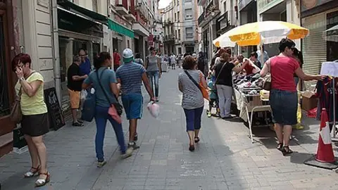 Els carres de Mollerussa, acullen la setena edició del Mercat d'Estiu.