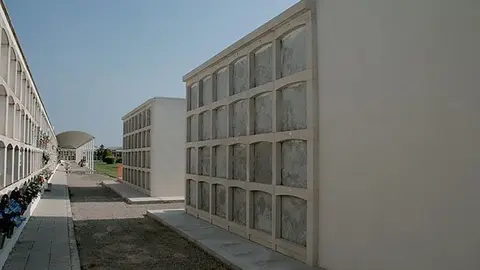 Els nous nínxols que s'han construït en la part central del cementiri de Mollerussa.