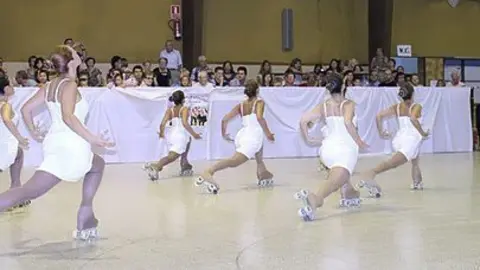 Una instantània d'un dels grups que va actuar a la gal·la de patinatge de Torregrossa.