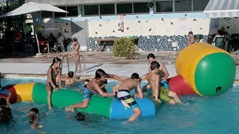 Parc aquàtic instal·lat a les piscines municipals