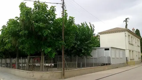 Edifici escolar situar a la Plaça Generalitat