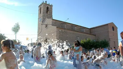 Festa de l&#39;escuma a la Plaça de l&#39;església