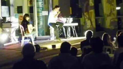 El grup de l'Urgell va interpretar algunes de les sevs millors cançons.