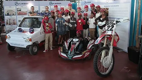 Visita de la delegació de joves esportistes etíops a ATallers A. Miquel.