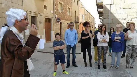 Rafel Panadés actua de guia en la visita a la Ruta 1714 del Poal.