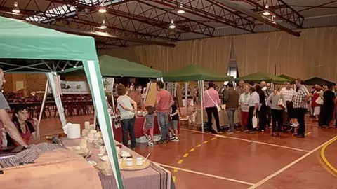 En Mostra de Formatges del Palau hi participen una dotzena de productors.