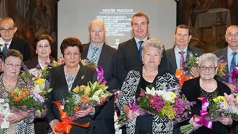 L'alcalde Joan Ramon Sangrà amb els vila-sanencs i vila-sanenques homenatjats.