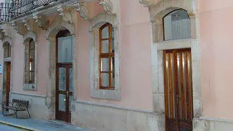 El Consultori Mèdic del Palau d'Anglesola es troba als baixos del Consistori.