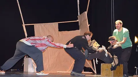 Preparatius de la nova producció de La Baldufa a L&#39;Amistat de Mollerussa.