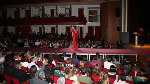 La gala del Concurs Nacional de Vestits de Paper de 2013.