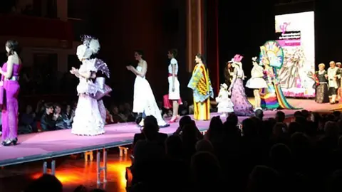 La gala del Concurs Nacional de Vestits de Paper de 2013.
