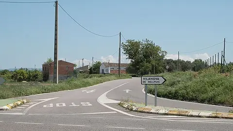 Accés de Vilanova de Bellpuig a l&#39;antiga N-II, en el terme de Golmés.