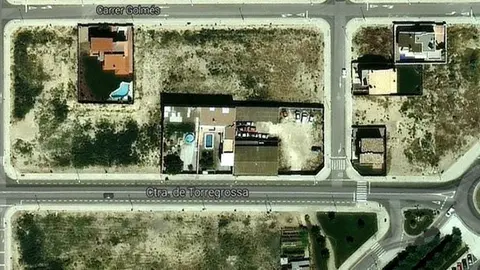 Imatge del solar en el que es troba l'antic escorxador a la carretera de Torregrossa.