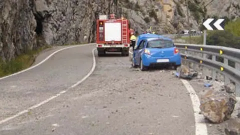 Desprendiments de roques a la C-14 a l'alçada del congost dels “Tresponts”