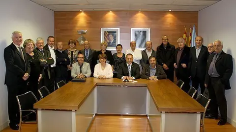 L'alcalde Jordi Calvís rep a la colla de golmesencs que celebren el 65è natalici.
