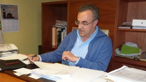 Enric Mir repassant els resultats econòmics
