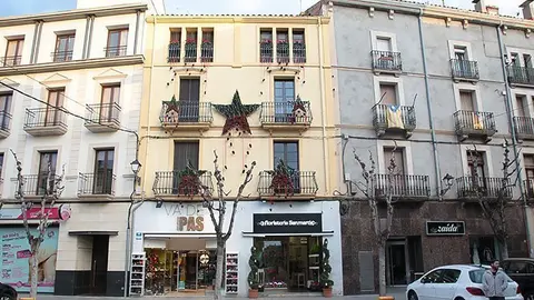Imatge de la decoració de la façana de Floristeria Sanmarti de Mollerussa.