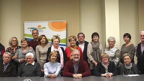 El president Francesc Fabregat amb els representants de les corals de la comarca.