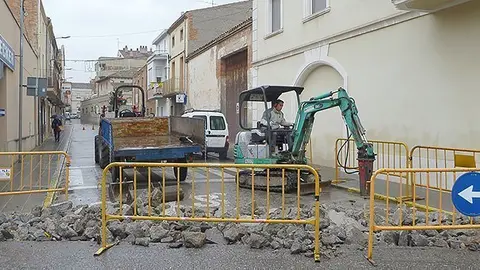 Obres d'arranjament del carrer Cervantes del Palau d'Anglesola.