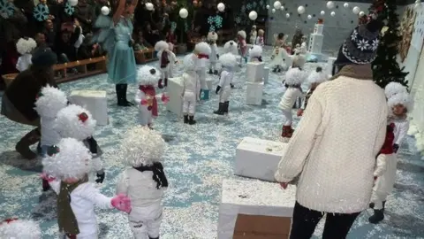 El ninot de neu, a la Llar d'Infants2 (19-12-2014)
