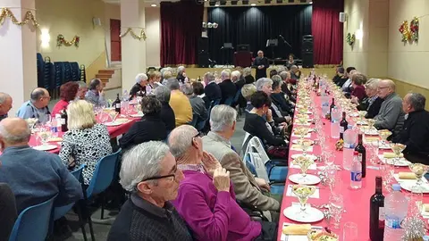 L&#39;alcalde de Fondarella i president de la Diputació va saludar als jubilats.
