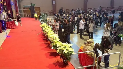 El Tió, el Patge Reial van ser els protagonistes de la diada de Sant Esteve a Miralcamp.