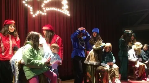 La rebuda dels Reis Mags al Pavelló Francesc Macià de les Borges (05-01-2015)t