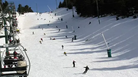 Imatge de les pistes de l'estació de La Mesella.