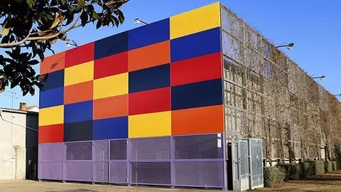 Imartge de la nova façana del Teatre El casal de Golmés.