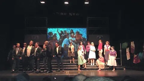 Una setantena de mollerussencs van participar en l'espectacle El Musical dels Musicals.