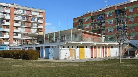 Antic bar de les piscines que s'enderrocarà per habilitar nova zona blava.