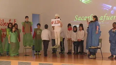 Representació dels alumnes de cinquè de l'escola Pompeu Fabra.