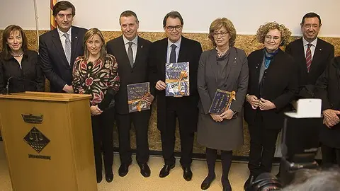 Les autoritats que han participat en  l'acte inaugural de l'escola Ton Clavè de Vila-sana