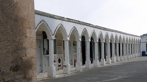 Imatge de l&#39;interior del cementiri del Palau d&#39;Anglesola.