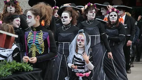 Multitudinària Rua de carnestoltes 2015 a Mollerussa.