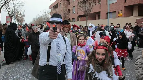 Multitudinària Rua de carnestoltes 2015 a Mollerussa.